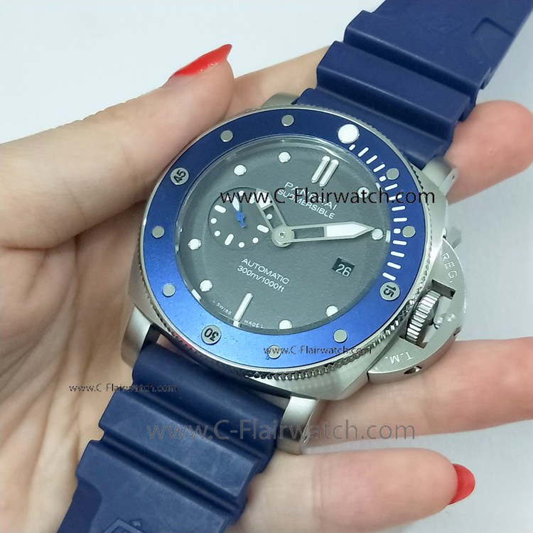 Panerai PAM 959 Submersible Watch Blue Bezel Rubber Strap
